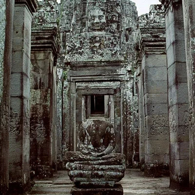 Headless Buddha, Angkor