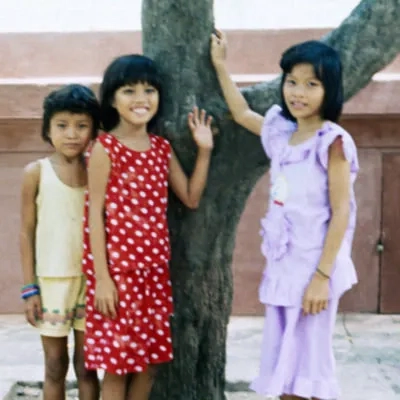 Children at Wat Phnom, Phnom Penh