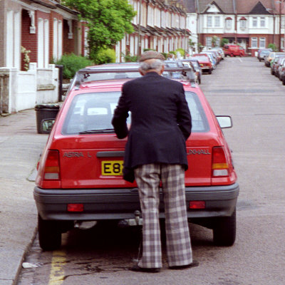 A man pissing behind a car, Tooting