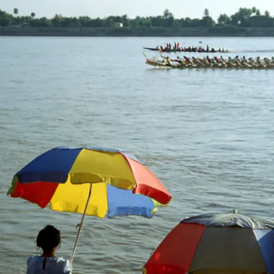 A boat race towards evening