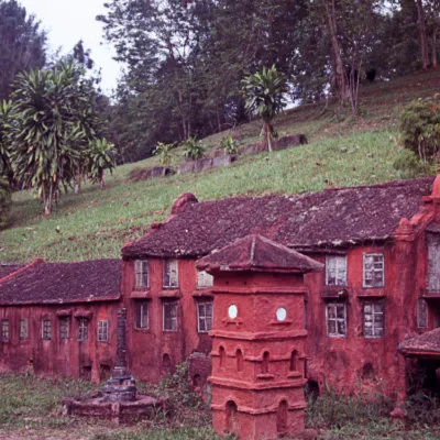 Grave with a replica of central Melaka, Bukit Cina