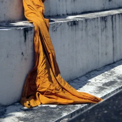 Dropped robe, Wat Phra Singh