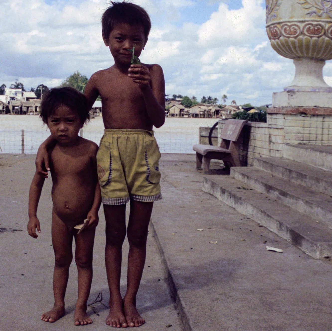 Children by the waterfront, Can Tho