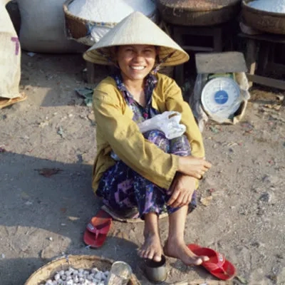 Garlic seller, Da Nang